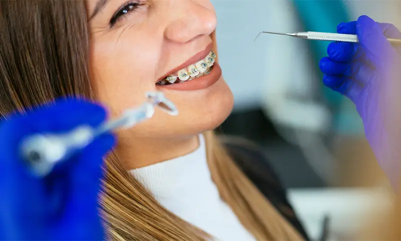 متخصص ارتودنتیست قادر است جفت شدن نامناسب دندان‌ها را نسبت به هم تصحیح کند