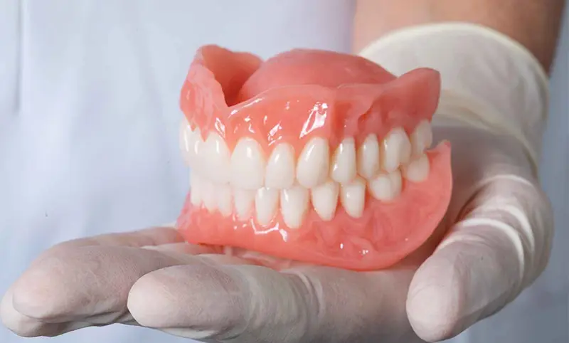 هنگامی که یک مدل سه بعدی از تمام دندان‌های فک پایین یا بالا گرفته می‌شود به آن اصطلاحاً اسکن قوس کامل گفته می‌شود.