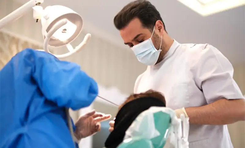 دندانپزشکی در ایران، به عنوان یکی از حیاتی‌ترین شاخه‌های حوزه سلامت، سابقه‌ای طولانی و پرافتخار دارد.