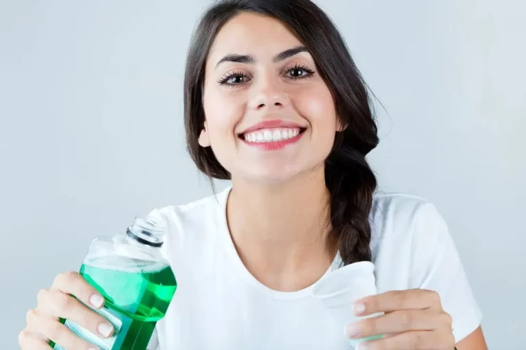 تأثیر استفاده از دهانشویه بر سلامت دهان و دندان و لثه