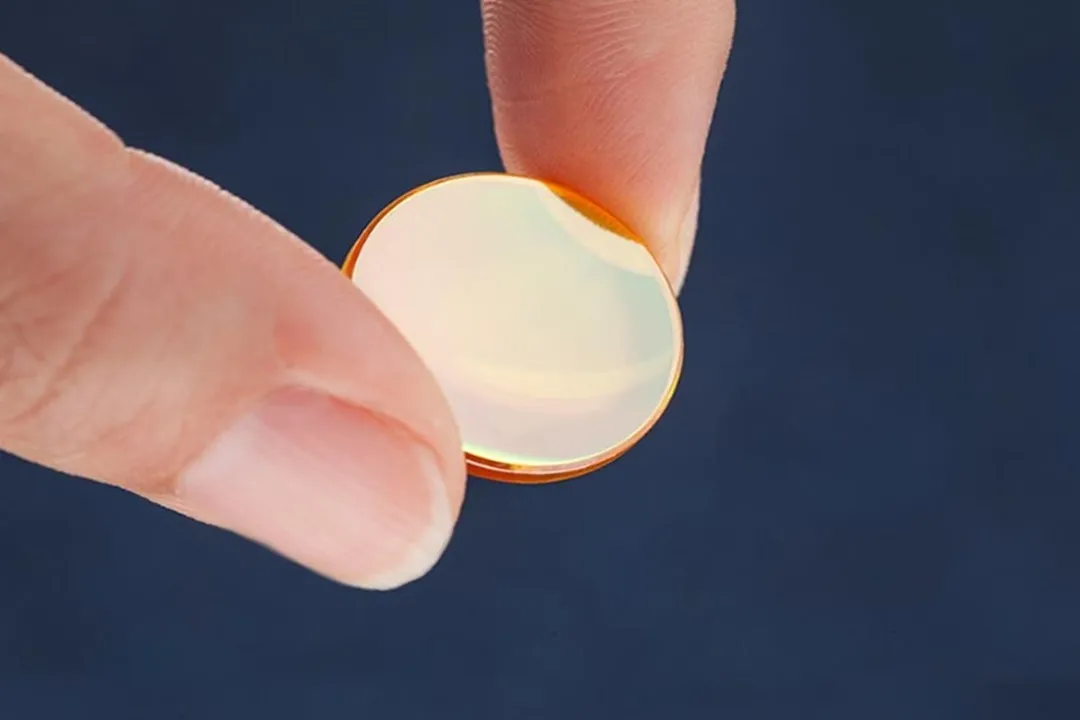 حسگر و لنز دستگاه کالرشید مهم‌ترین اجزای آن هستند