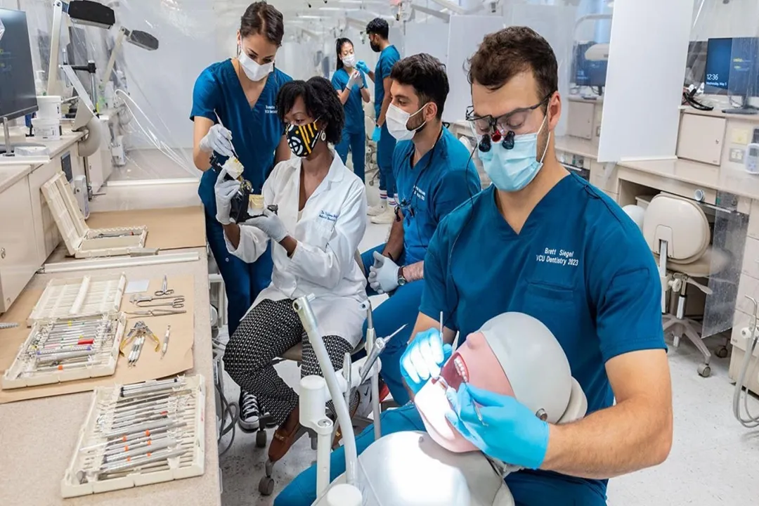 تسلط بر تکنولوژی‌های دندانپزشکی به دانشجویان کمک می‌کند تا به یک نیروی کار حرفه‌ای و آماده تبدیل شوند.